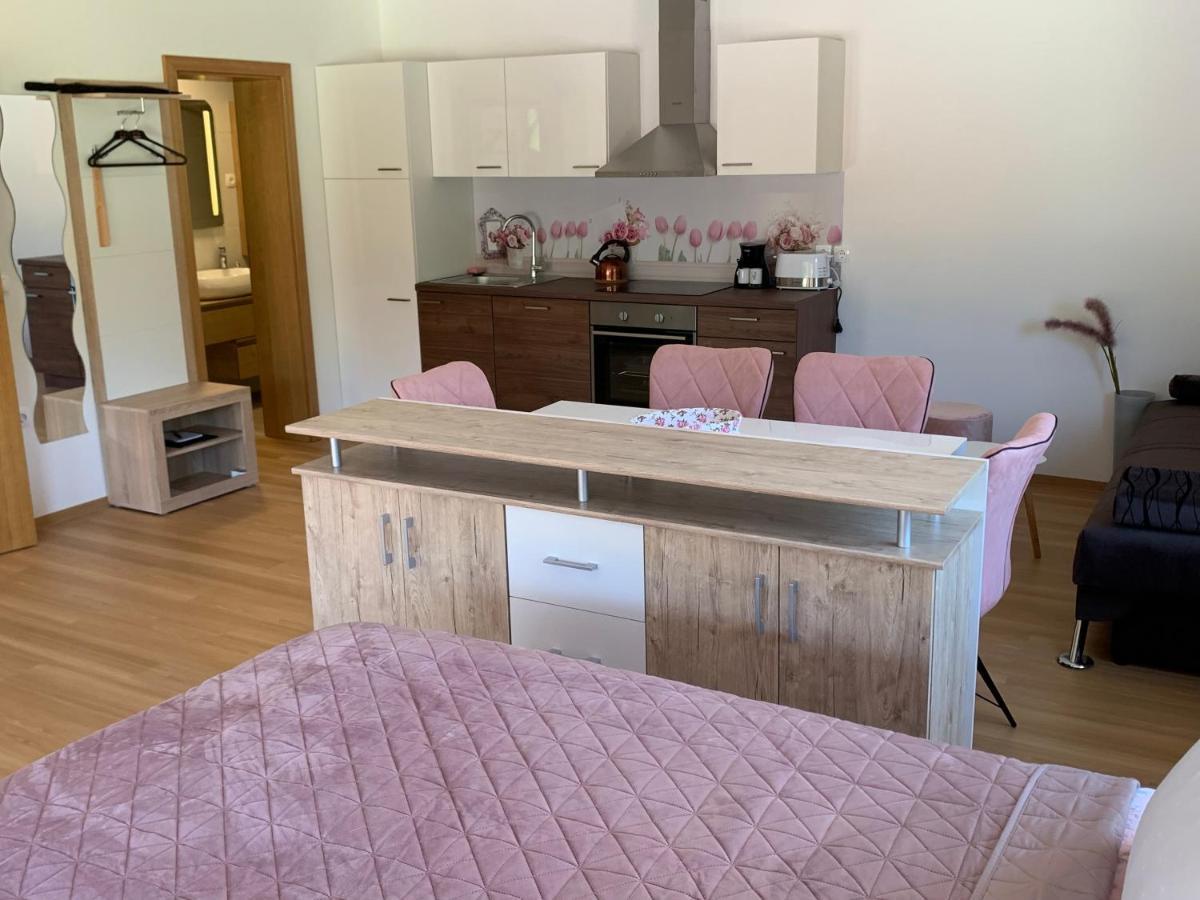 Apartmaji Pr' Nas Лашко Екстер'єр фото